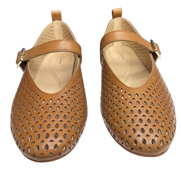 Clarks Women's Fawna Jane Tan Leather Perforated Flats size 9.5 New - Picture 4 of 10